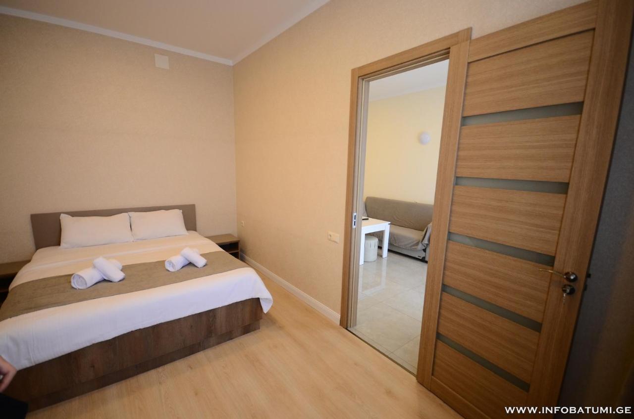 West Apartments Batoumi Extérieur photo