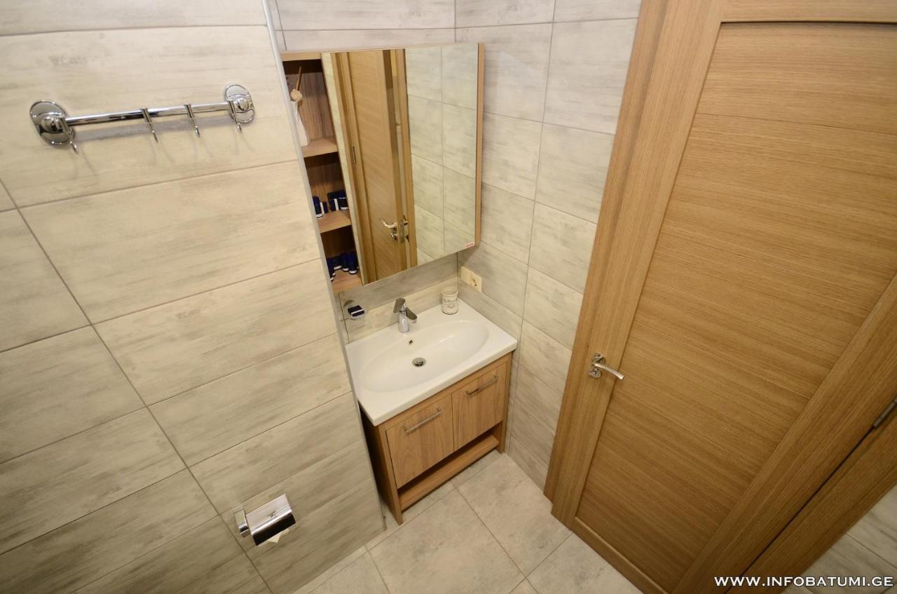 West Apartments Batoumi Extérieur photo